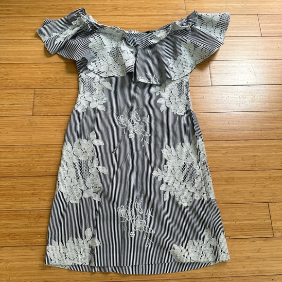 Lauren Ralph Lauren Floral-Print Off-The-Shoulder Dress Size 2 - Picture 7 of 9